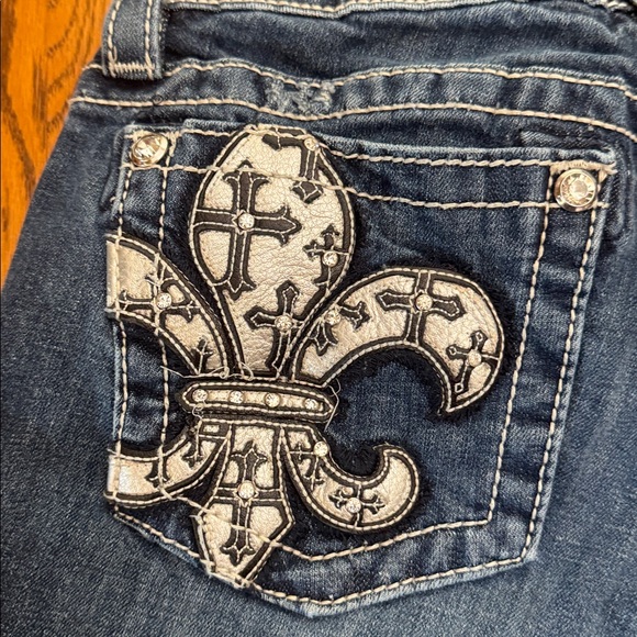 Miss Me Mid-Rise Boot Cut Jeans, 27x32 - Picture 4 of 10